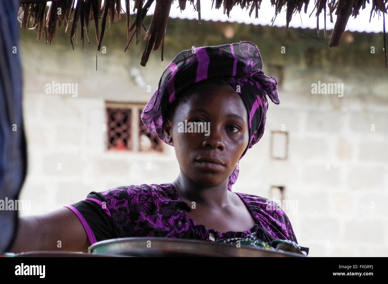 Una donna da Zanzibar guardando nella telecamera Foto Stock