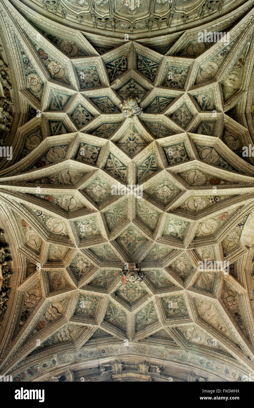 Cattedrale di Ely vescovi occidenti cappella rinascimentale soffitto in pietra e sculture. Ely, Cambridgeshire, Inghilterra Foto Stock