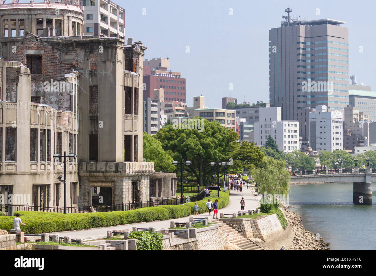 La Cupola della Bomba atomica (Hiroshima Peace Memorial) & Aioi fiume in Hiroshima Foto Stock