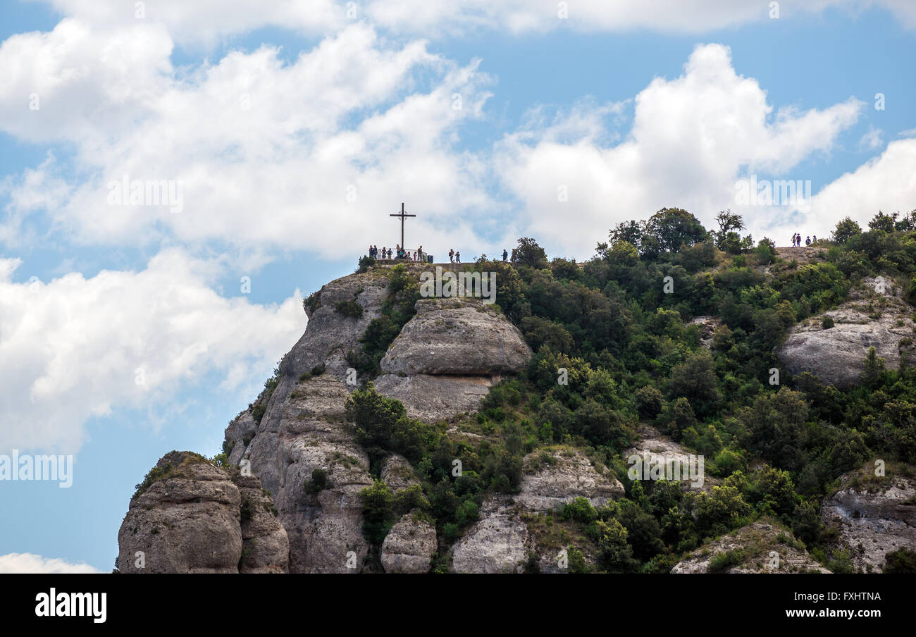 Croce di San Michele vicino a Abbazia Benedettina di Santa Maria de Montserrat sulla montagna di Montserrat, Monistrol de Montserrat, Spagna Foto Stock