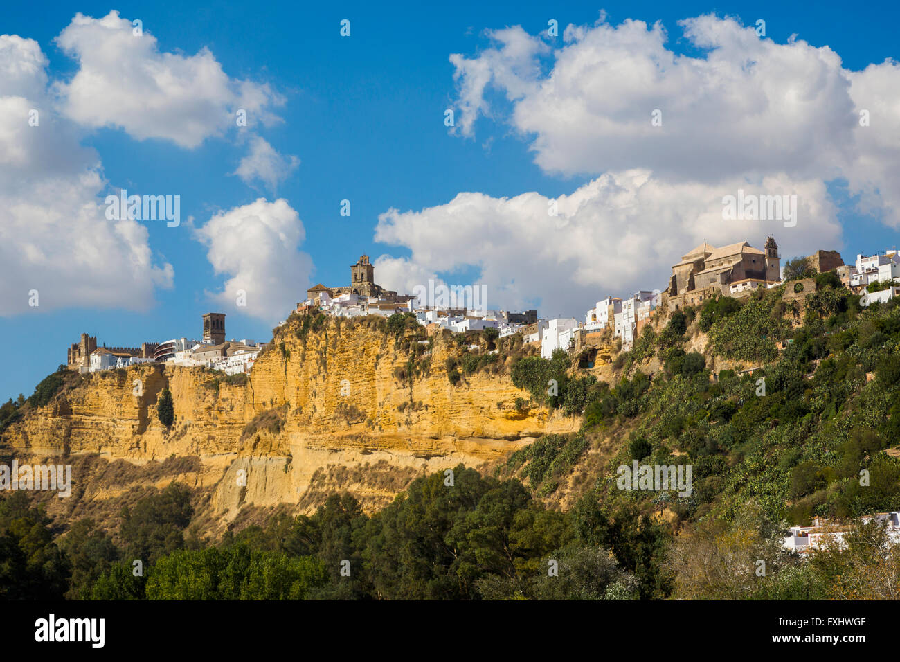 Arcos de la Frontera, la provincia di Cadiz Cadice Andalusia. Bianco tipico paese di montagna. Foto Stock