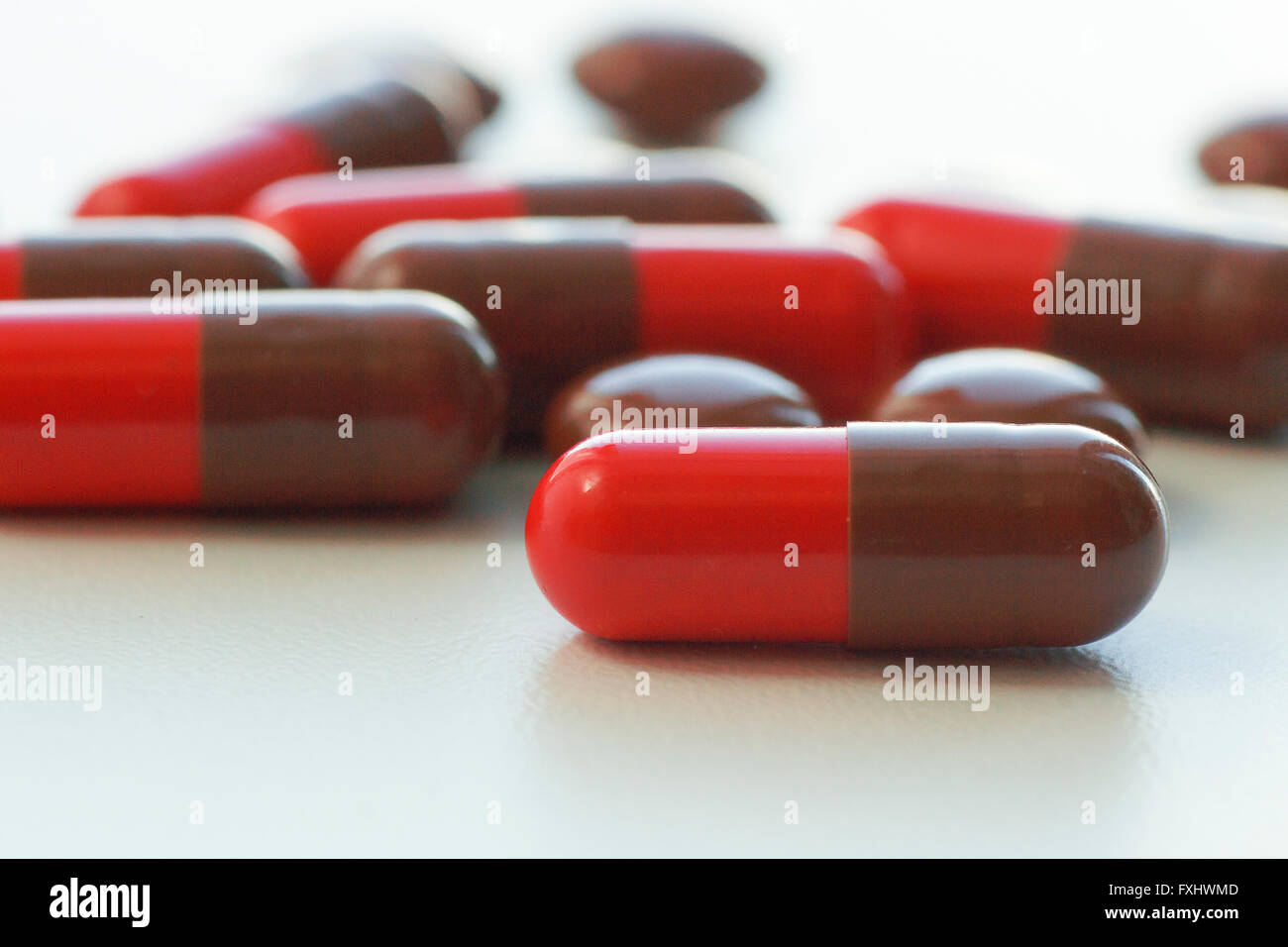 Pillole di prescrizione sulla superficie Foto Stock