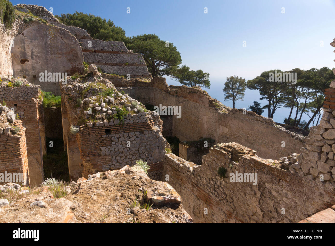 Una vista delle cisterne e la zona termale a Villa Jovis, Capris Foto Stock