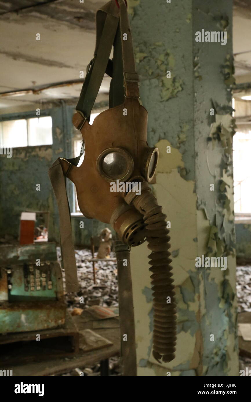 Maschera a gas nella città abbandonate di pripjat, Chernobyl Zona di esclusione, Ucraina Foto Stock