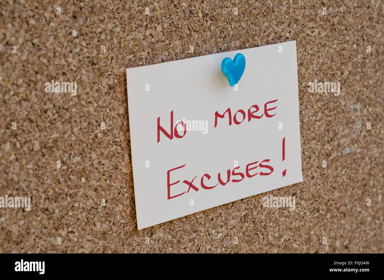 Non ci sono scuse. Concetto motivazionale scritto su una nota Foto Stock