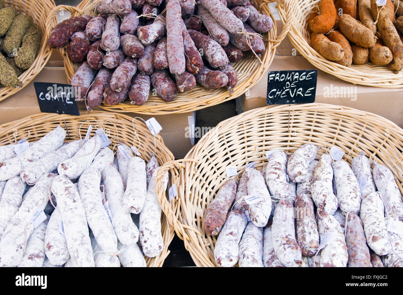 Prodotti agricoli al mercato degli agricoltori a Sarlat-la-Canéda nel sud-ovest della Francia Foto Stock