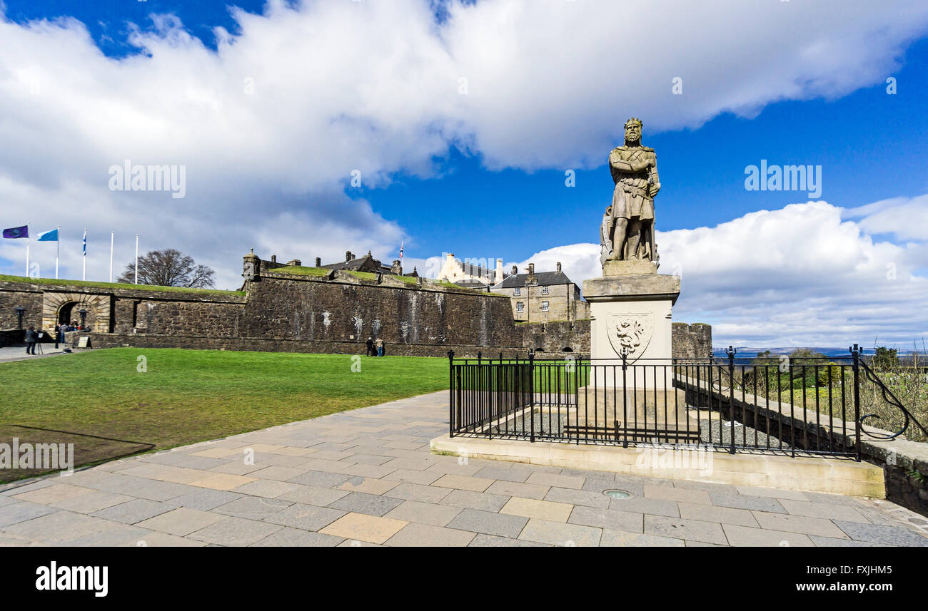 Statua di Re Roberto Bruce al Castello di Stirling Stirling Scozia Scotland Foto Stock