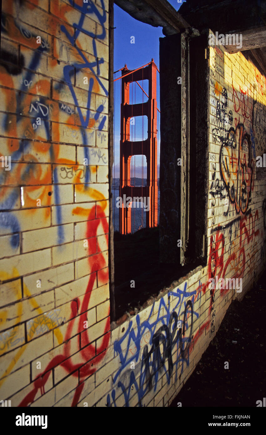 Golden Gate Bridge con graffiti di San Francisco in California Foto Stock