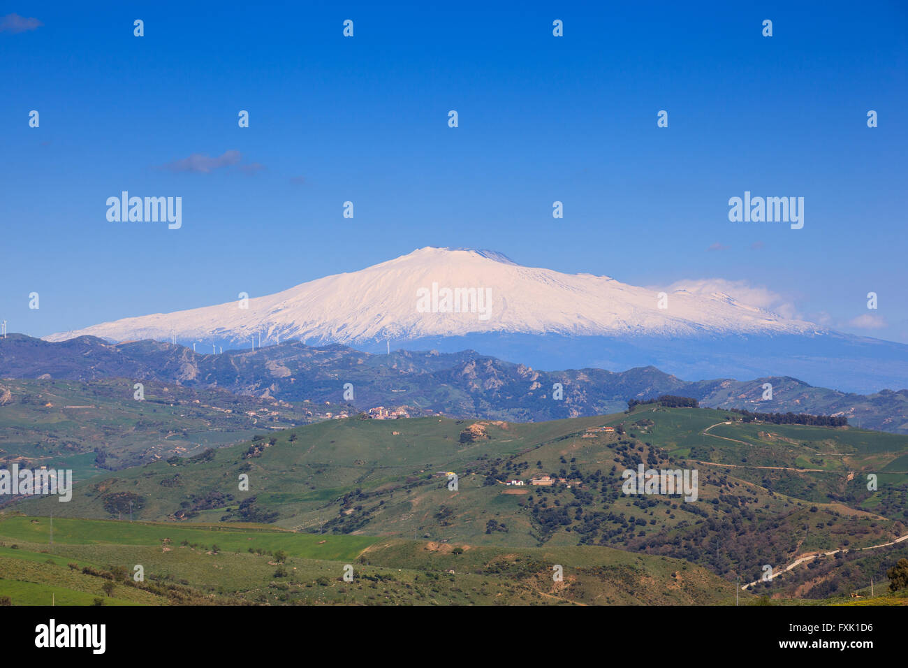 Vista del vulcano Etna e la Sicilia campo Foto Stock