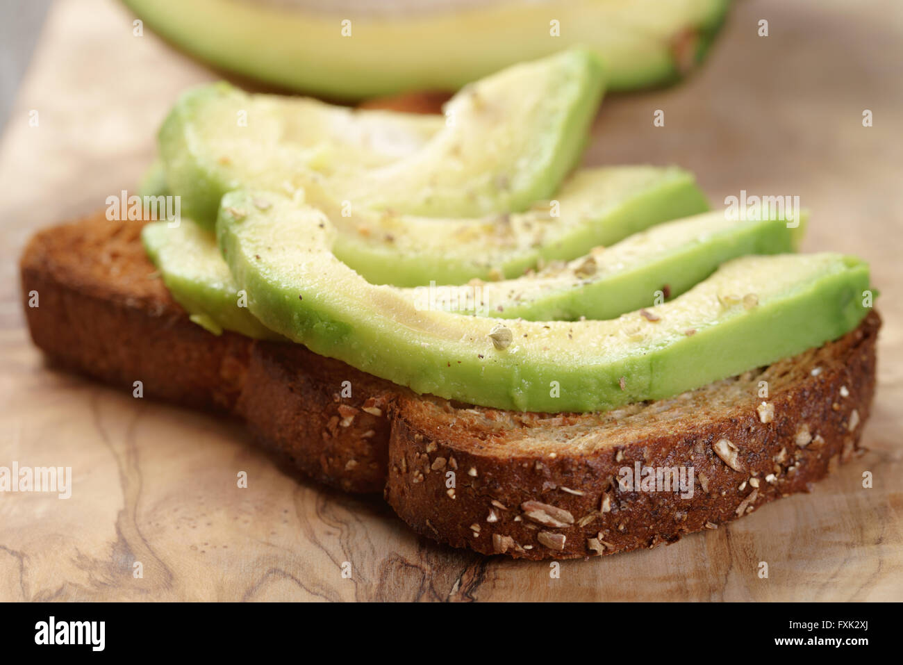 Aprire panini con avocado e spezie Foto Stock