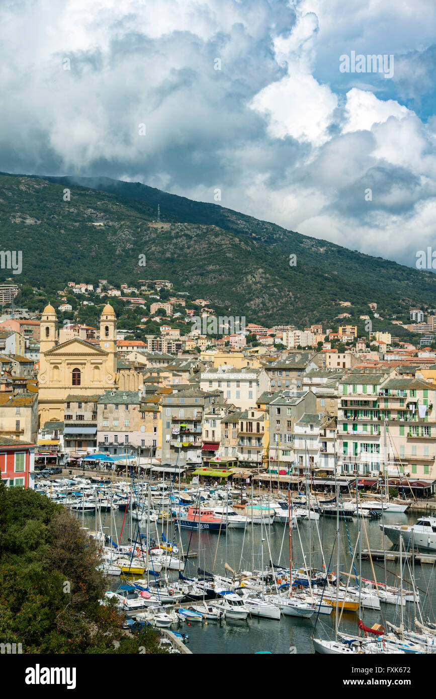 Il porto vecchio, Vieux Port, Port de Plaisance, marina con la chiesa di Saint Jean Baptiste, Bastia, Haute-Corse, costa Nord, Corsica Foto Stock