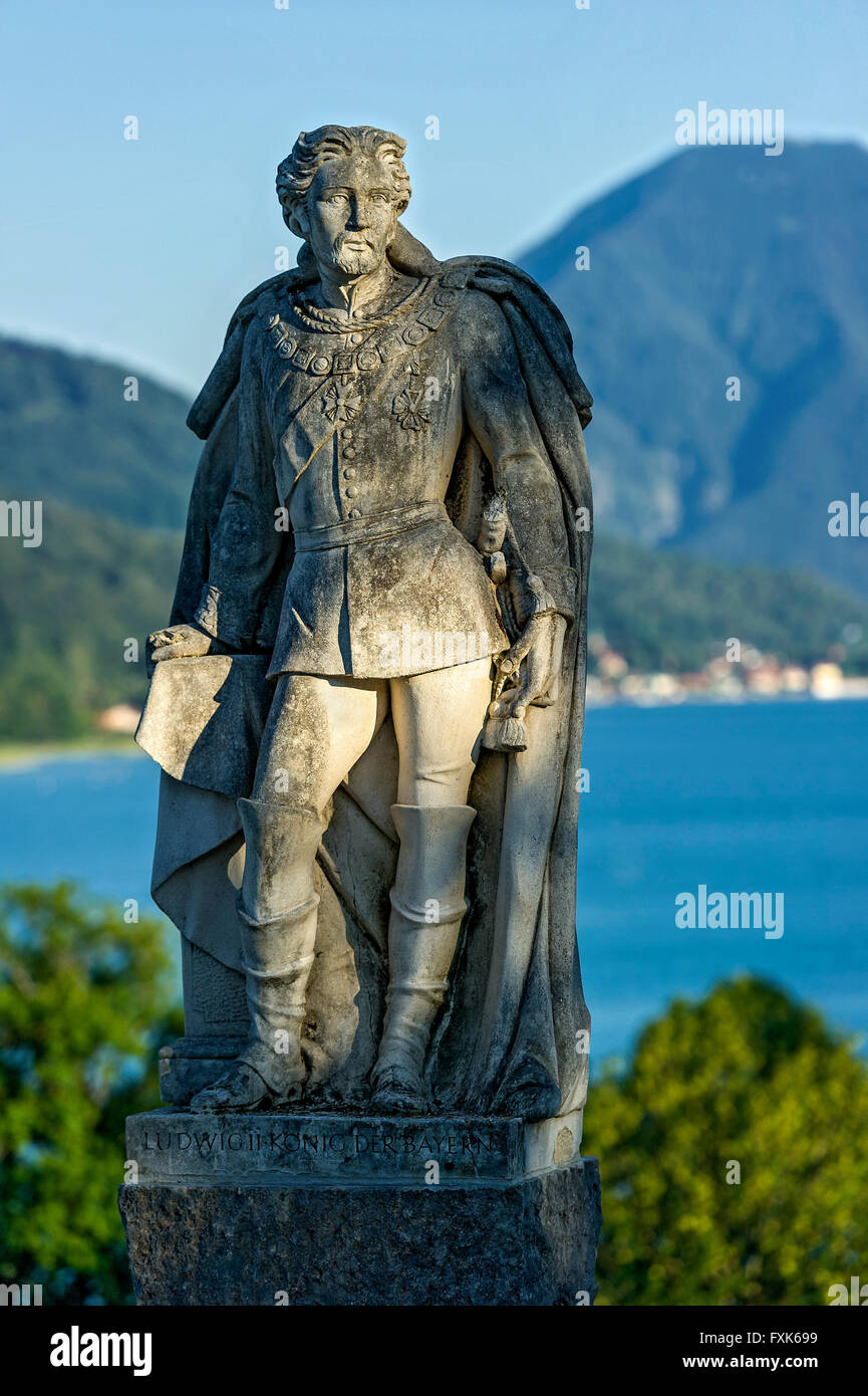 Monumento, statua del Re Ludwig II sul lago Tegernsee, dietro il Wallberg, Gmund am Tegernsee, Alta Baviera, Baviera, Germania Foto Stock