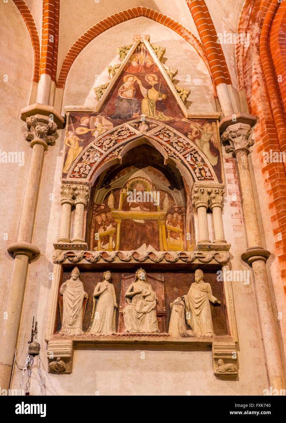 Tomba di Abate Tommaso Gallo, 1350, St. Andrew's Basilica, Basilica di Sant'Andrea, architettura gotica, Vercelli Piemonte Foto Stock