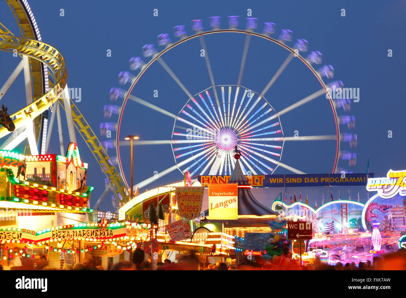 Ruota panoramica Ferris al crepuscolo, fiera del divertimento Bremer: Freimarkt, Brema, Germania Foto Stock