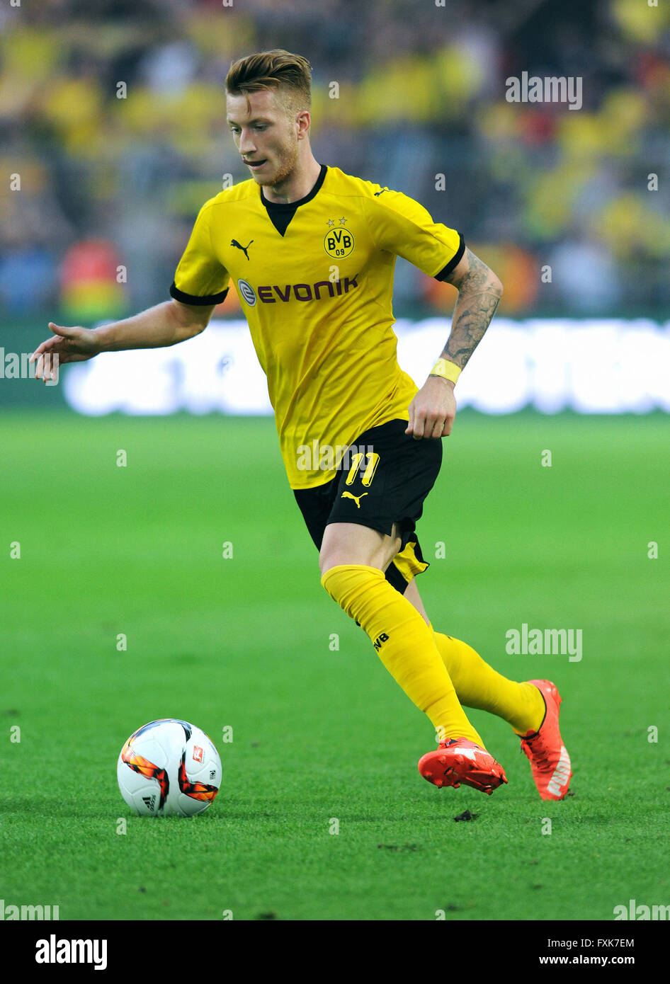 Calcio, Marco Reus, BVB e con la sfera, il Signal Iduna Park, Dortmund, NRW, Germania Foto Stock