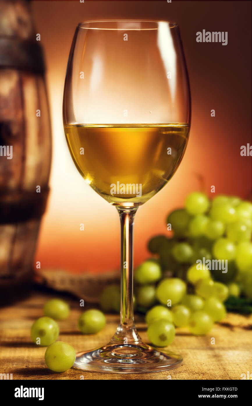 Bicchiere di vino bianco. Foto Stock