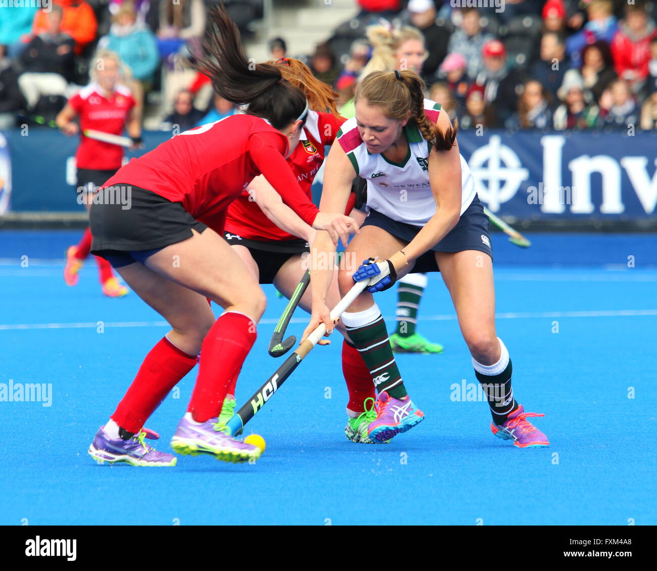 Londra, Regno Unito. 16 Aprile, 2016. Investec donna Hockey League Semi-Final, Surbiton vs Holcombe (2-0). Lee Valley Hockey e il Centro Tennis, Londra Credito: Concedere Burton/Alamy Live News Foto Stock