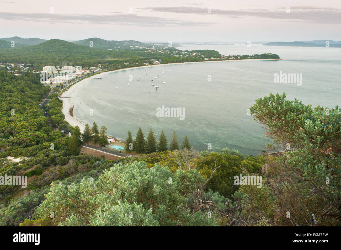 Vista su Shoal Bay all'alba. Foto Stock