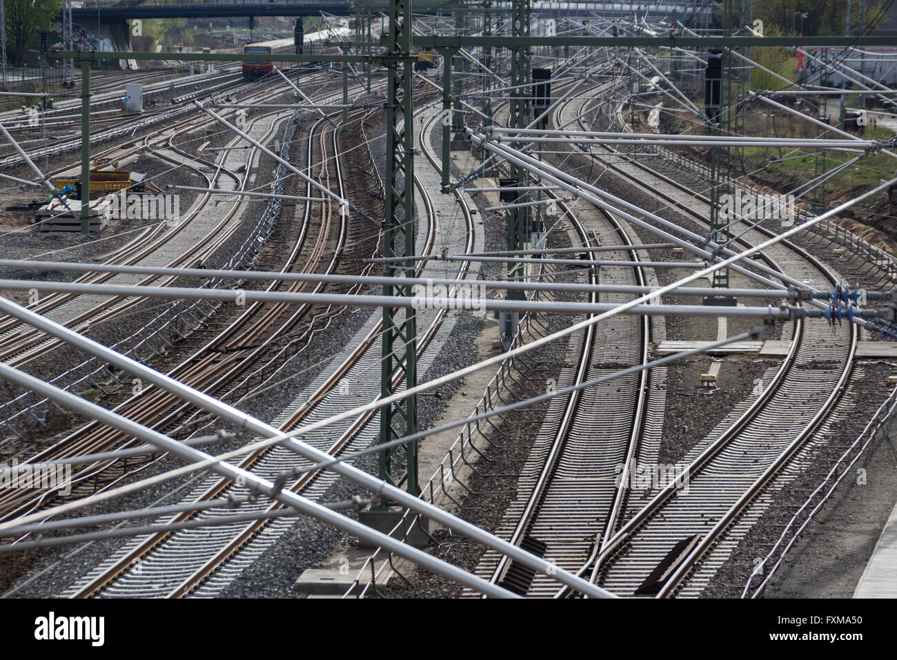 La ferrovia, binari, ferrovie e linee di alimentazione - Concetto di viaggio Foto Stock