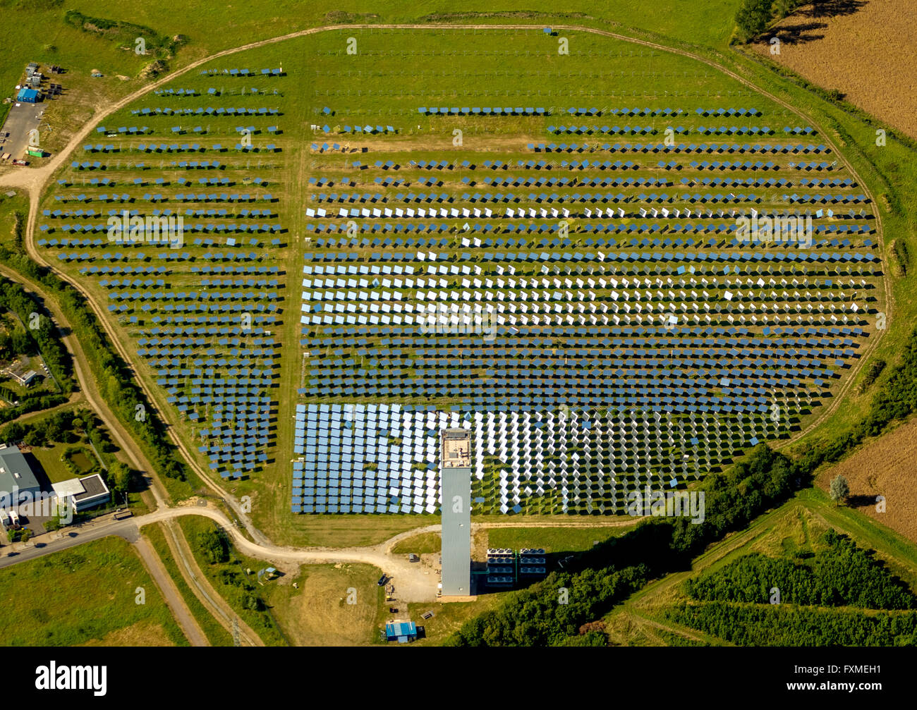 Vista aerea, concentrato di energia solare, solare termico Power Plant, torre solare a Jülich, Centro aerospaziale tedesco, DLR, Foto Stock