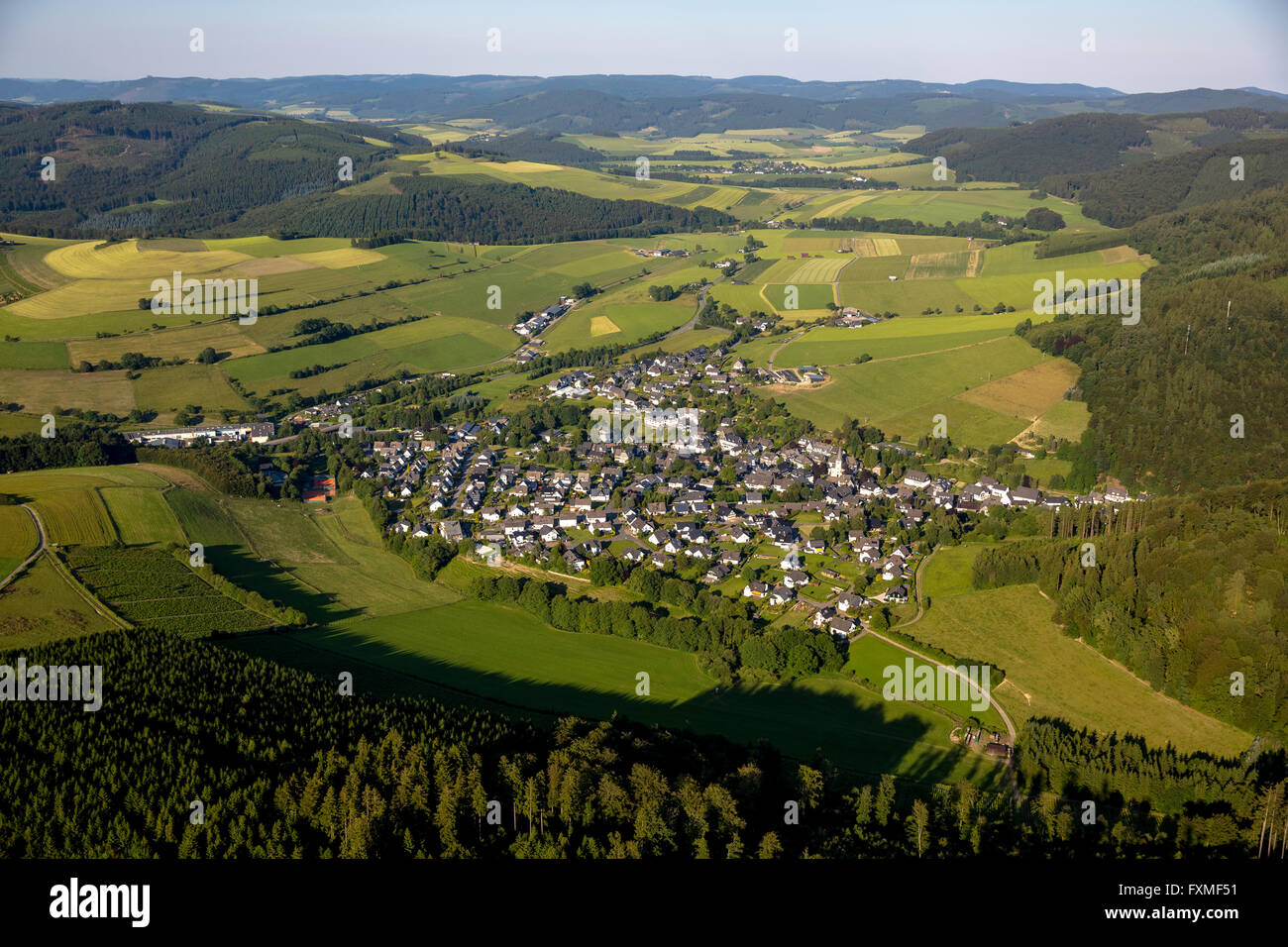 Vista aerea, Bödefeld, Schmallenberg, Hochsauerlandkreis, Renania settentrionale-Vestfalia, Germania, Europa, vista aerea, uccelli-occhi vista, Foto Stock