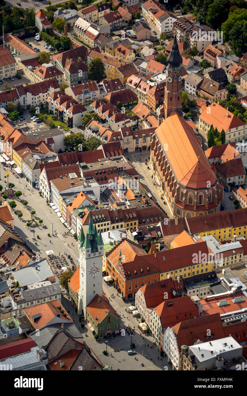 Vista aerea, Basilica di San Jacob, chiesa gotica, torre di città a Theresienplatz Straubing, Baviera orientale, Baviera, Germania, Foto Stock