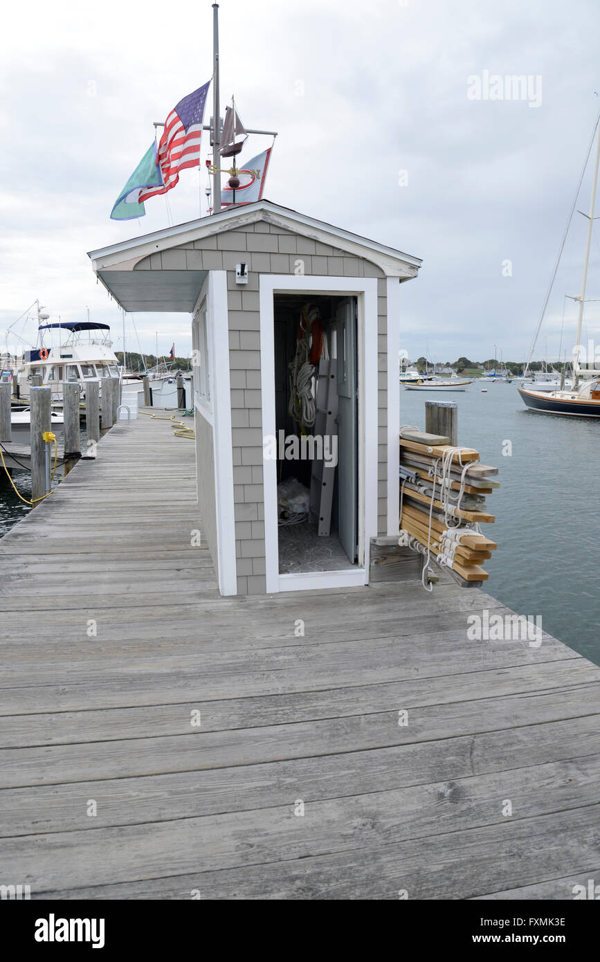 Dock di legno e barche dal porto di Stonington nel Connecticut Foto Stock