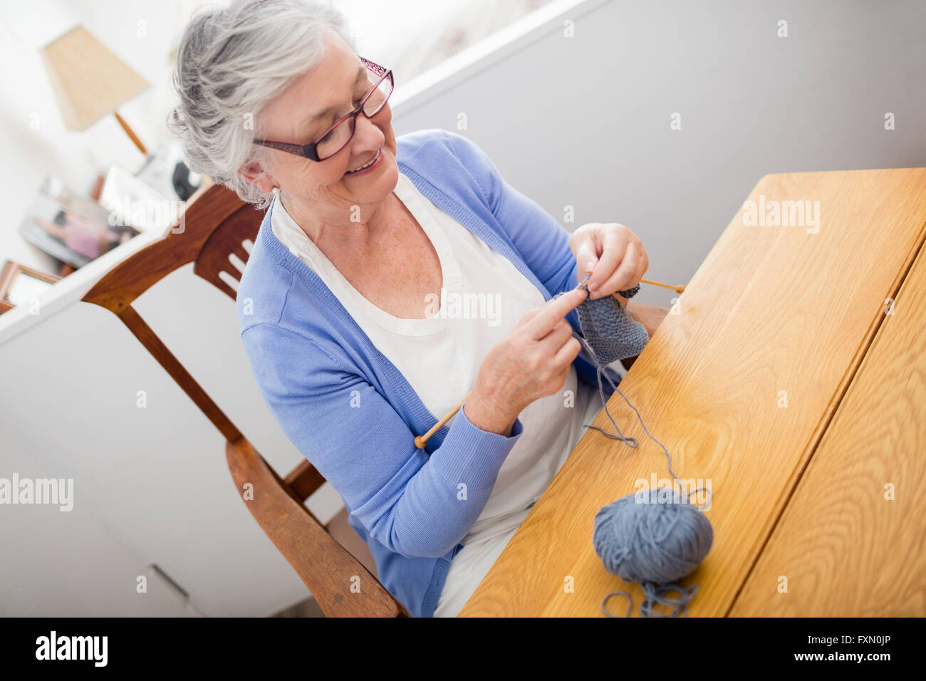 Senior Maglieria Donna Foto Stock