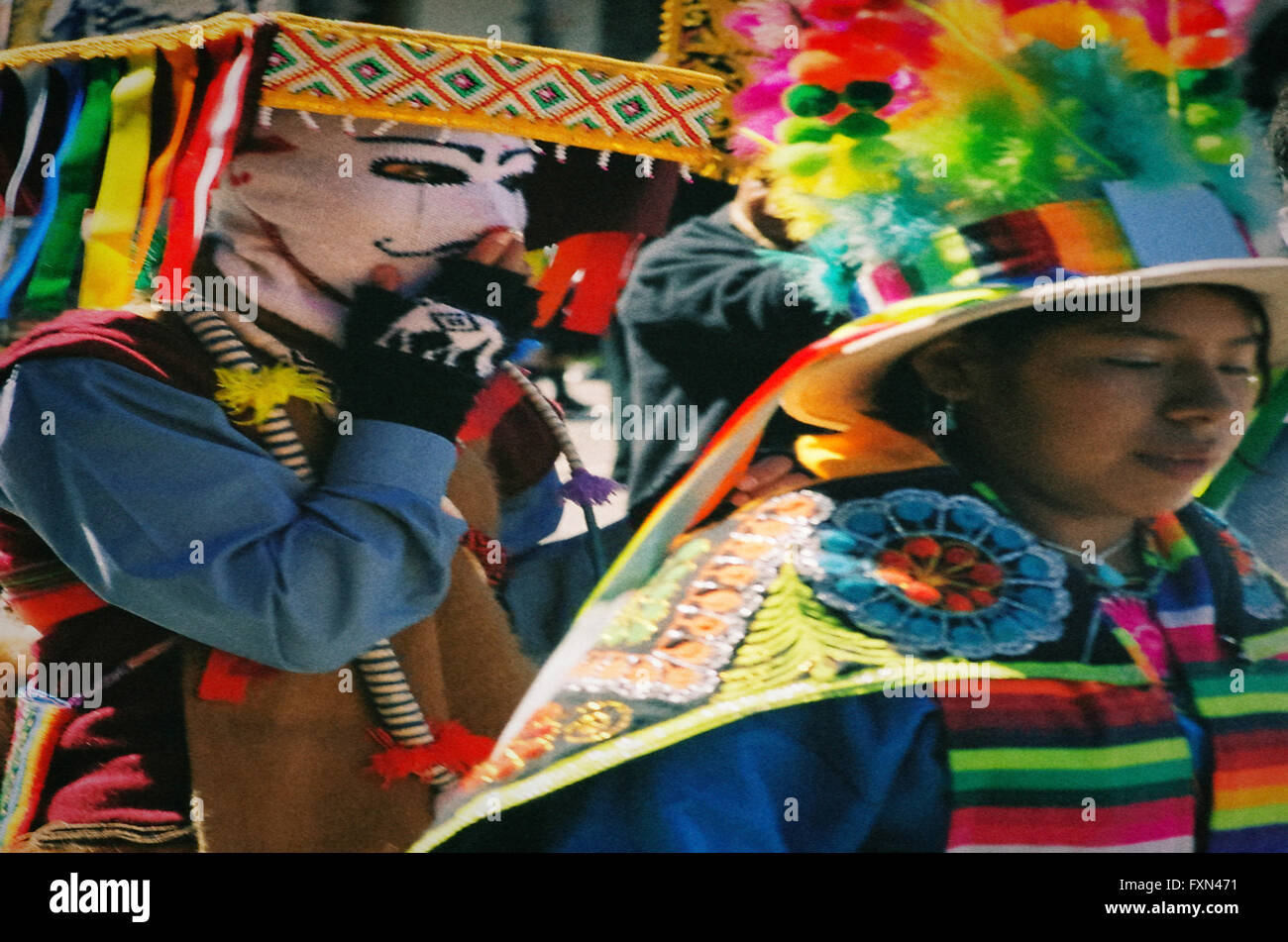 Ballerini peruviana in parata in Cusco Foto Stock