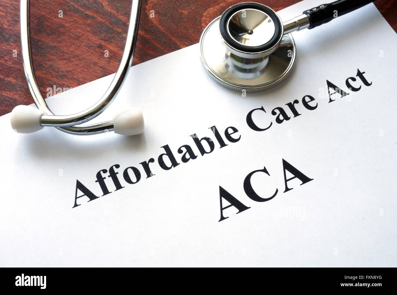 Parole cure accessibili ACT ACA scritto su un foglio di carta. Foto Stock