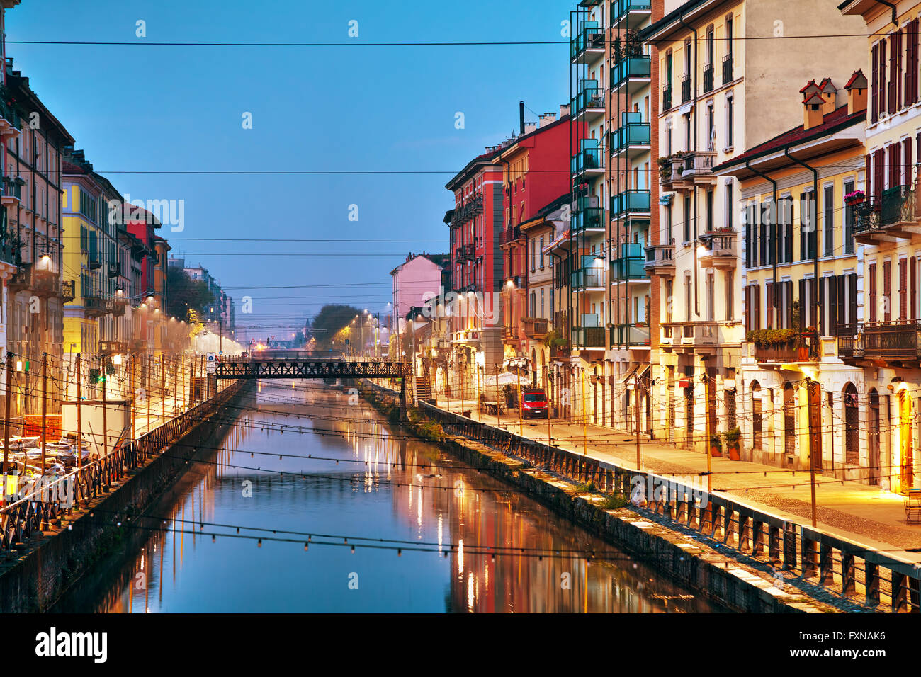 Il Naviglio Grande canal a Milano all'alba Foto Stock