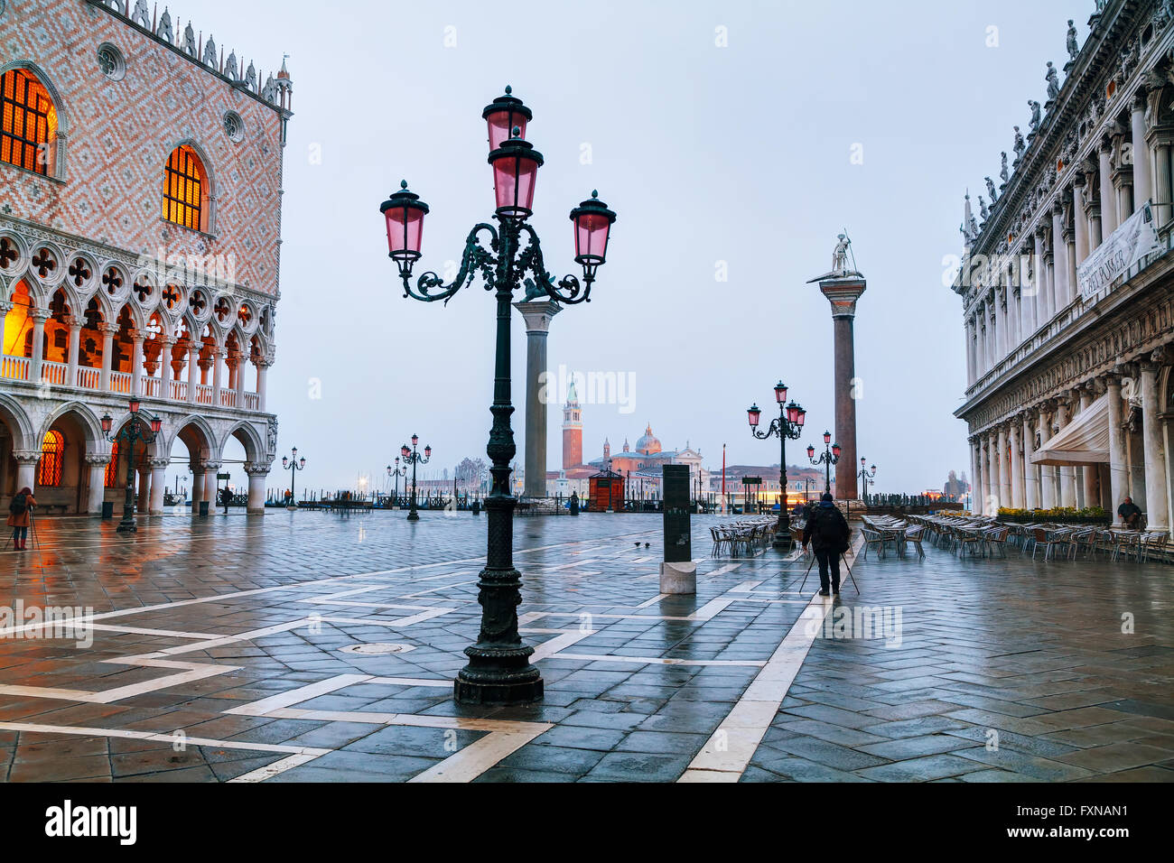 Venezia - novembre 20: Piazza San Marco con i turisti in novembre 20, 2015 a Venezia, Italia. Foto Stock