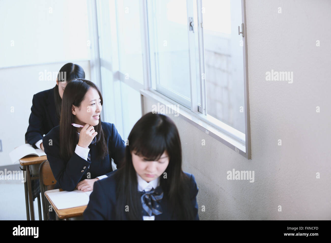 Giapponese di alta scuola di studenti durante una lezione Foto Stock
