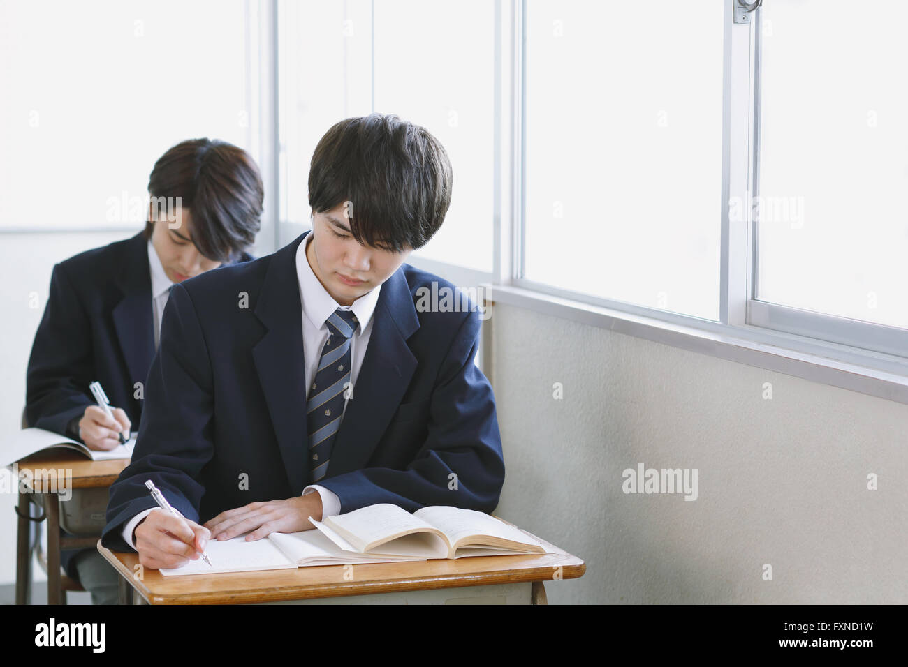 Giapponese di alta scuola di studenti durante una lezione Foto Stock