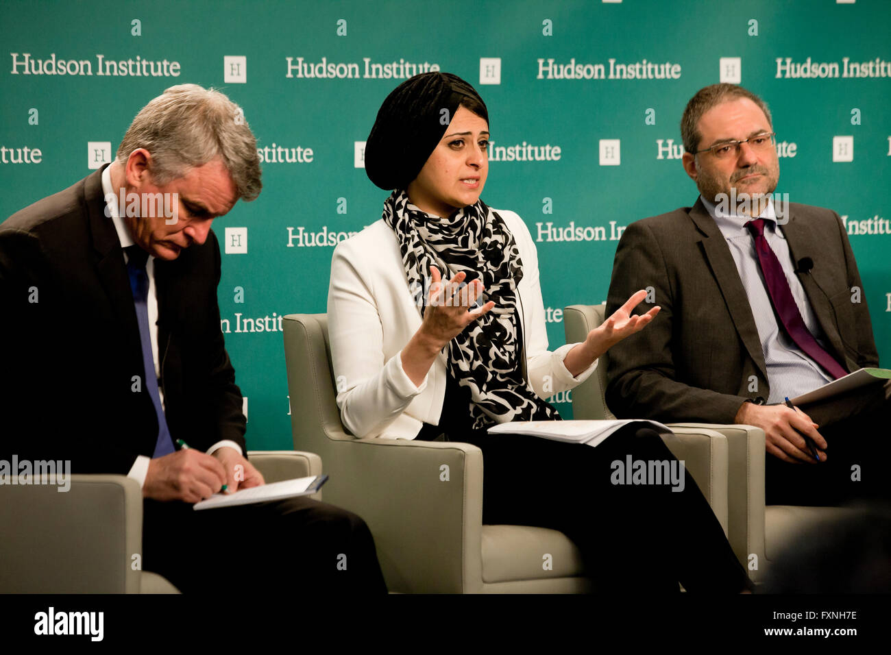 Jomana Qaddour, policy analyst presso di noi Commissione internazionale sulla libertà religiosa - Marzo 29, 2016 Washington DC, Stati Uniti d'America Foto Stock