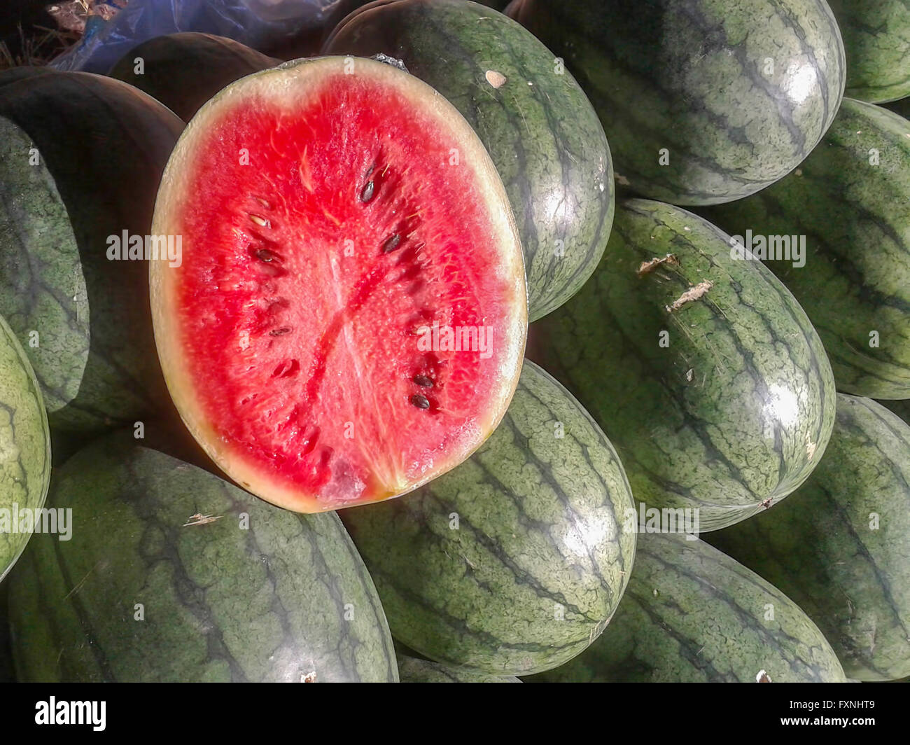 Anguria frutto le bancarelle del mercato in estate. Foto Stock