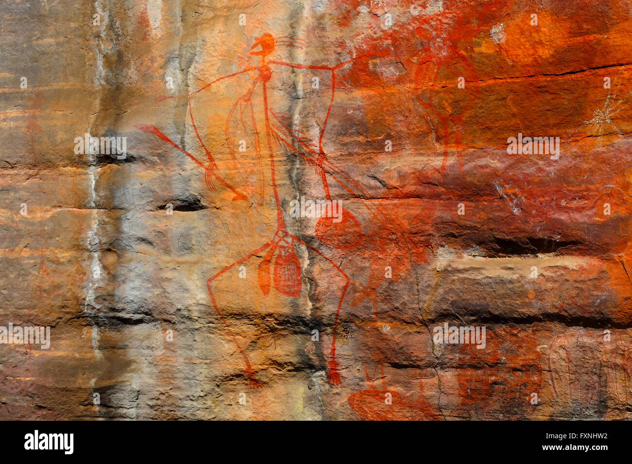 Arte rupestre degli Aborigeni di ballare in Burrunggui (Nourlangie Rock), il Parco Nazionale Kakadu, Territorio del Nord, l'Australia Foto Stock