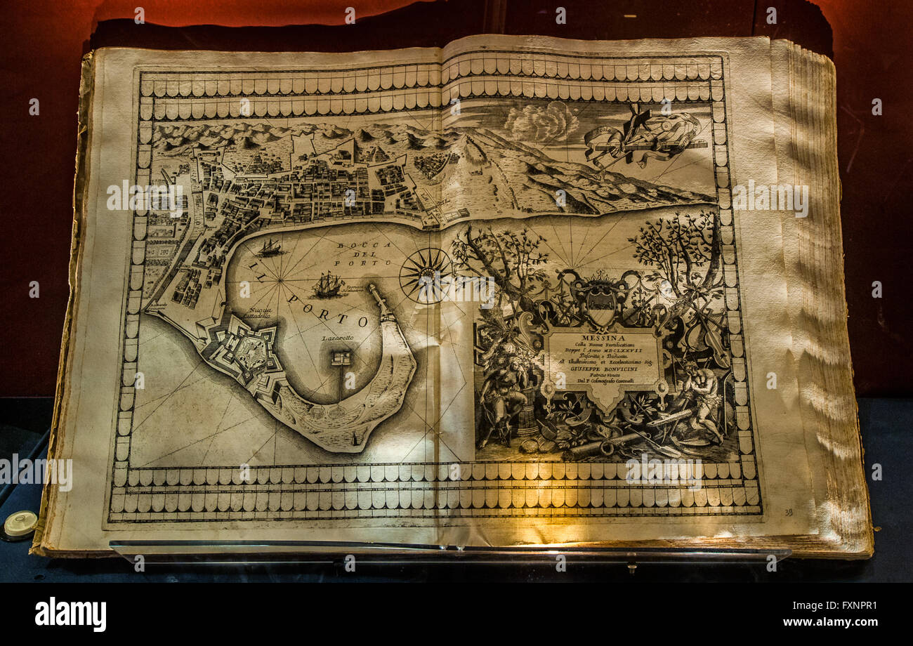 Italia Liguria Genova Galata Museo del Mare - primo - Genova e la guerra nel mare mediterraneo - Vincenzo Maria Coronelli - Teatro della città e porto principale - in questa immagine rappresenta la mappa di Messina 1696 Prenota in stampa Foto Stock
