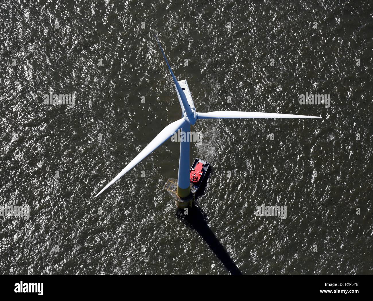 Turbina eolica, Scroby Sands per centrali eoliche in mare del Nord Inghilterra. Foto Stock