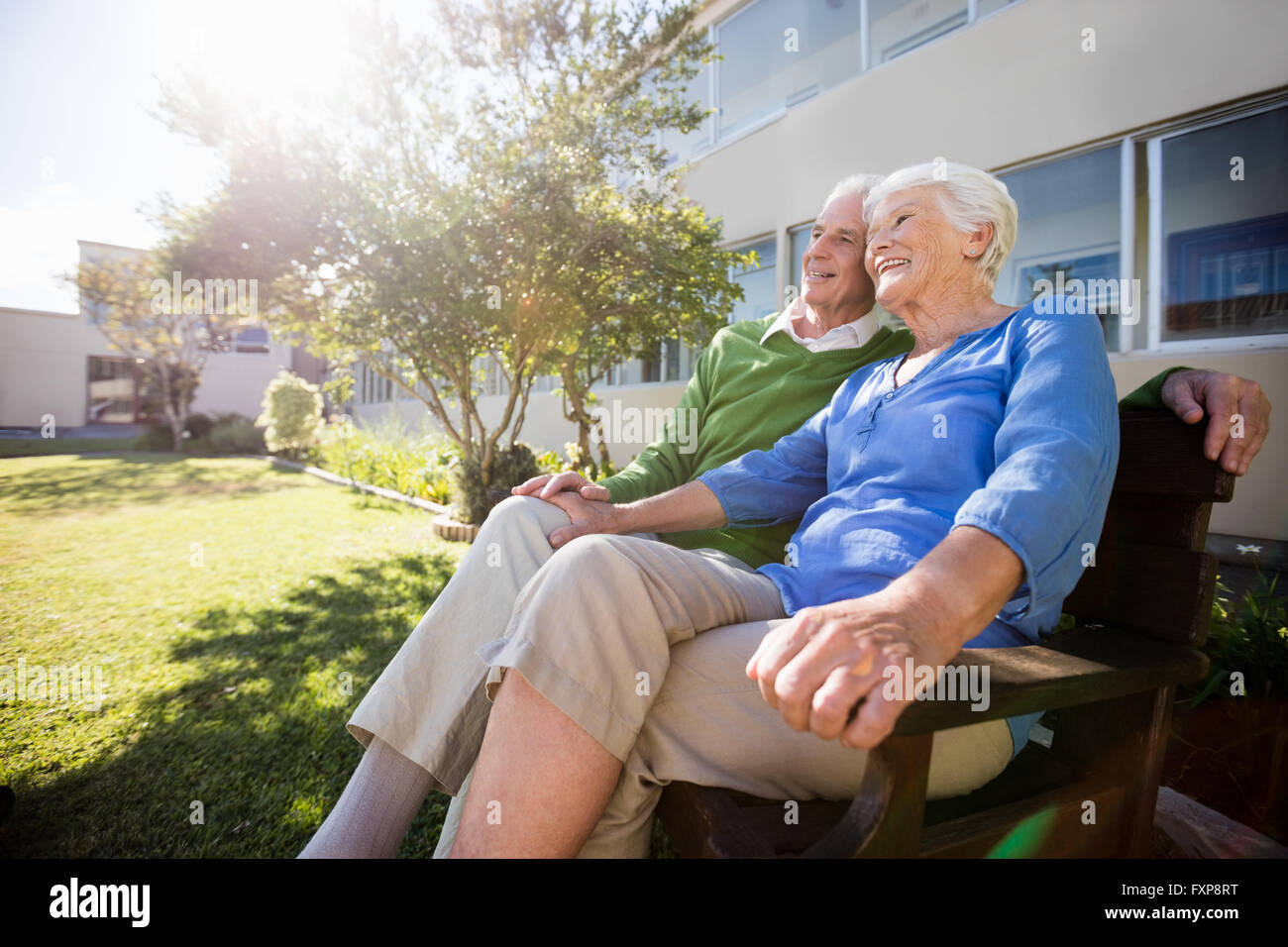 Una coppia senior in posa insieme Foto Stock