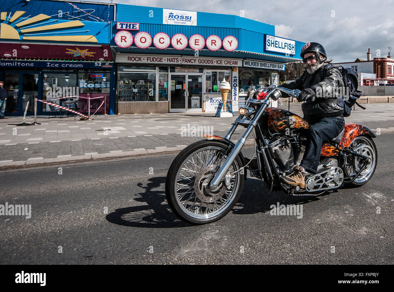 Southend Shakedown è un incontro di massa di motociclisti lungo la passeggiata della Essex cittadina balneare di Southend Foto Stock