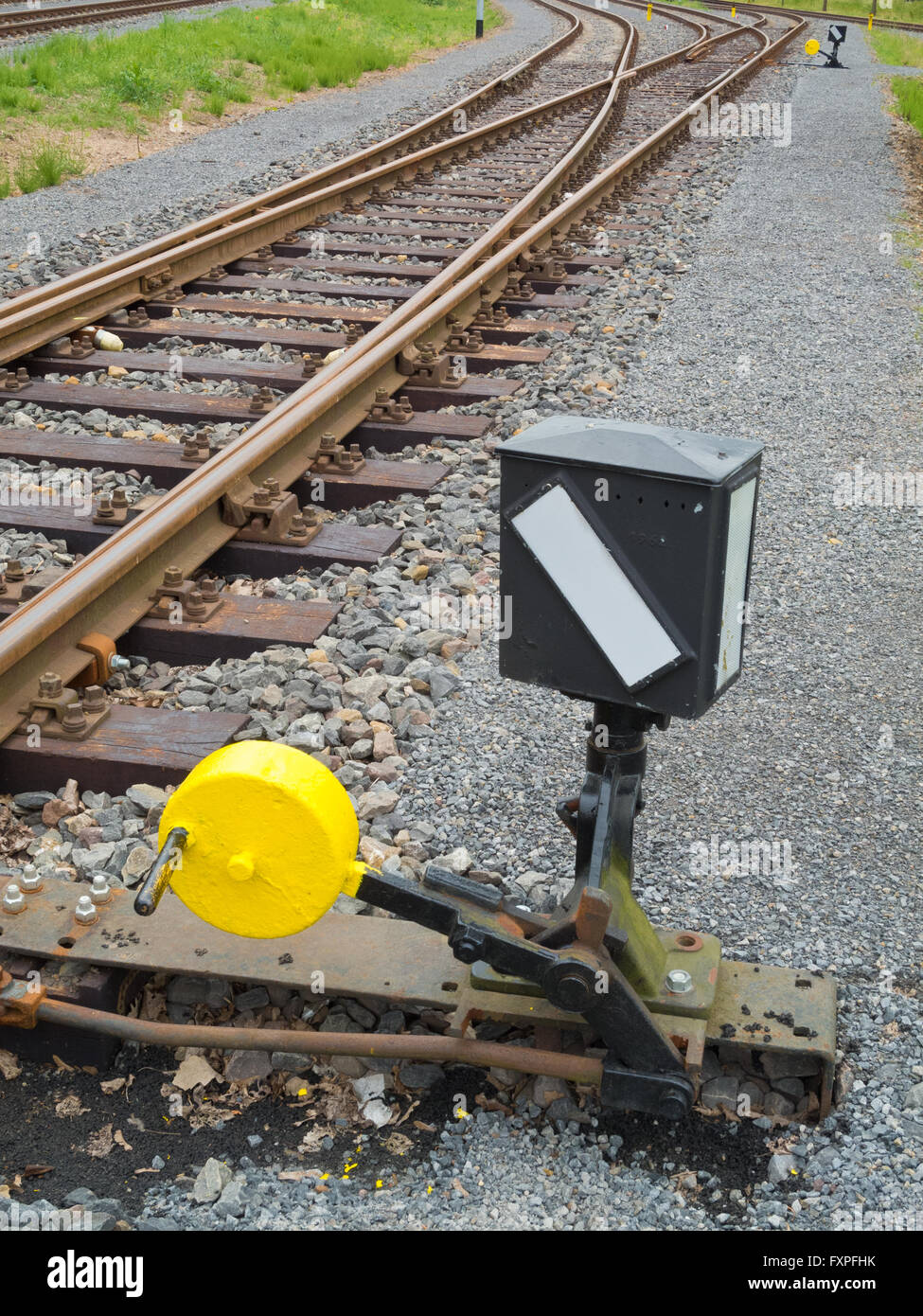 A mano deviatoio ferroviario con la leva, il peso e il segnale Foto Stock
