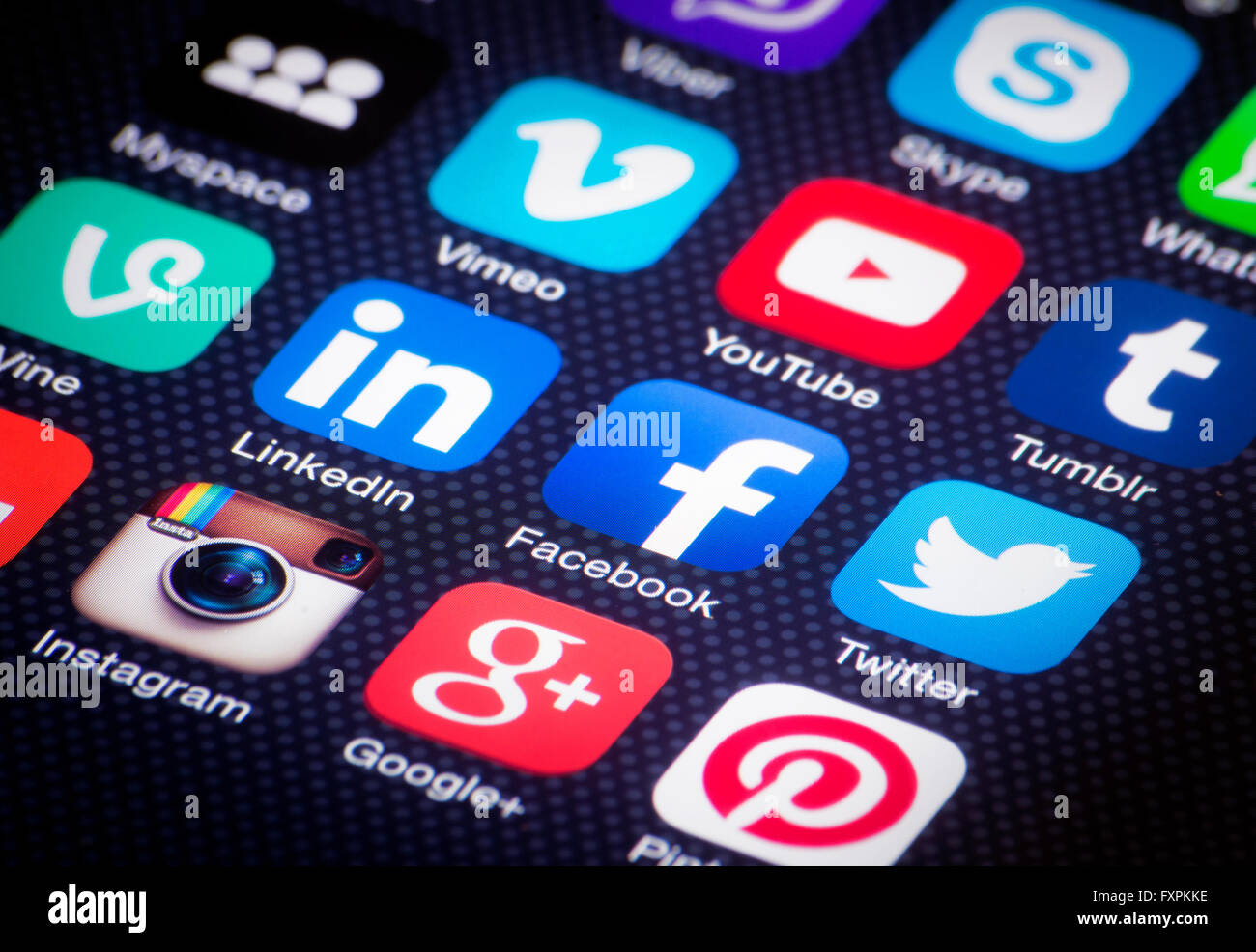 I social media le icone sulla schermata dello smartphone Foto Stock