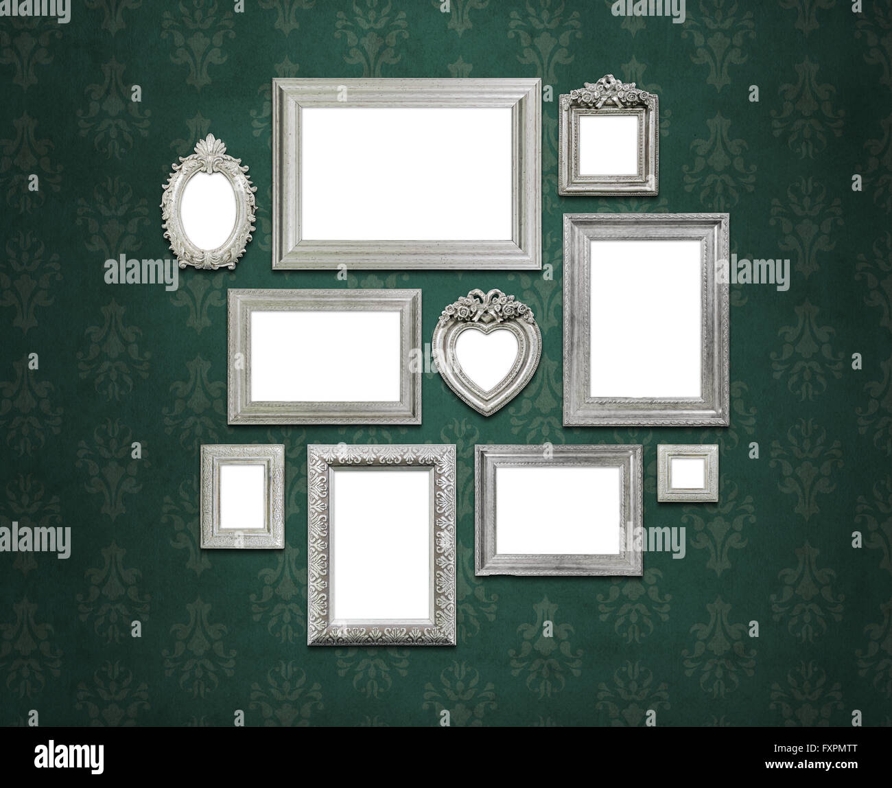 Svuotare le cornici immagine sulla parete verde Foto Stock