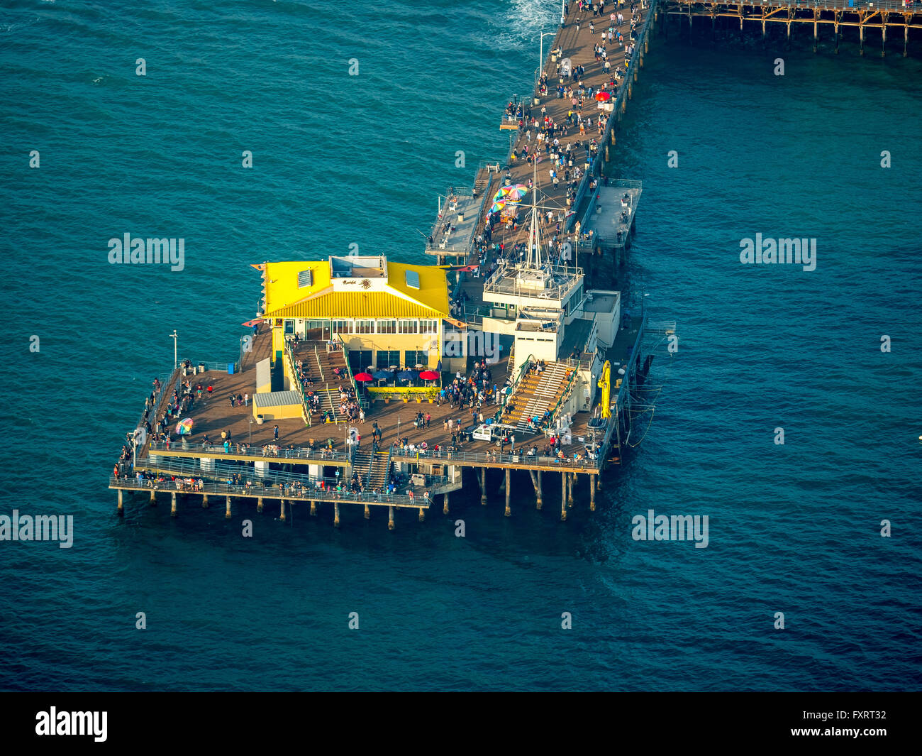 Vista aerea, l'Oceano Pacifico e sul molo di Santa Monica, Rollercoaster, ruota panoramica Ferris, Marina del Rey, Contea di Los Angeles, California, Stati Uniti d'America, Foto Stock