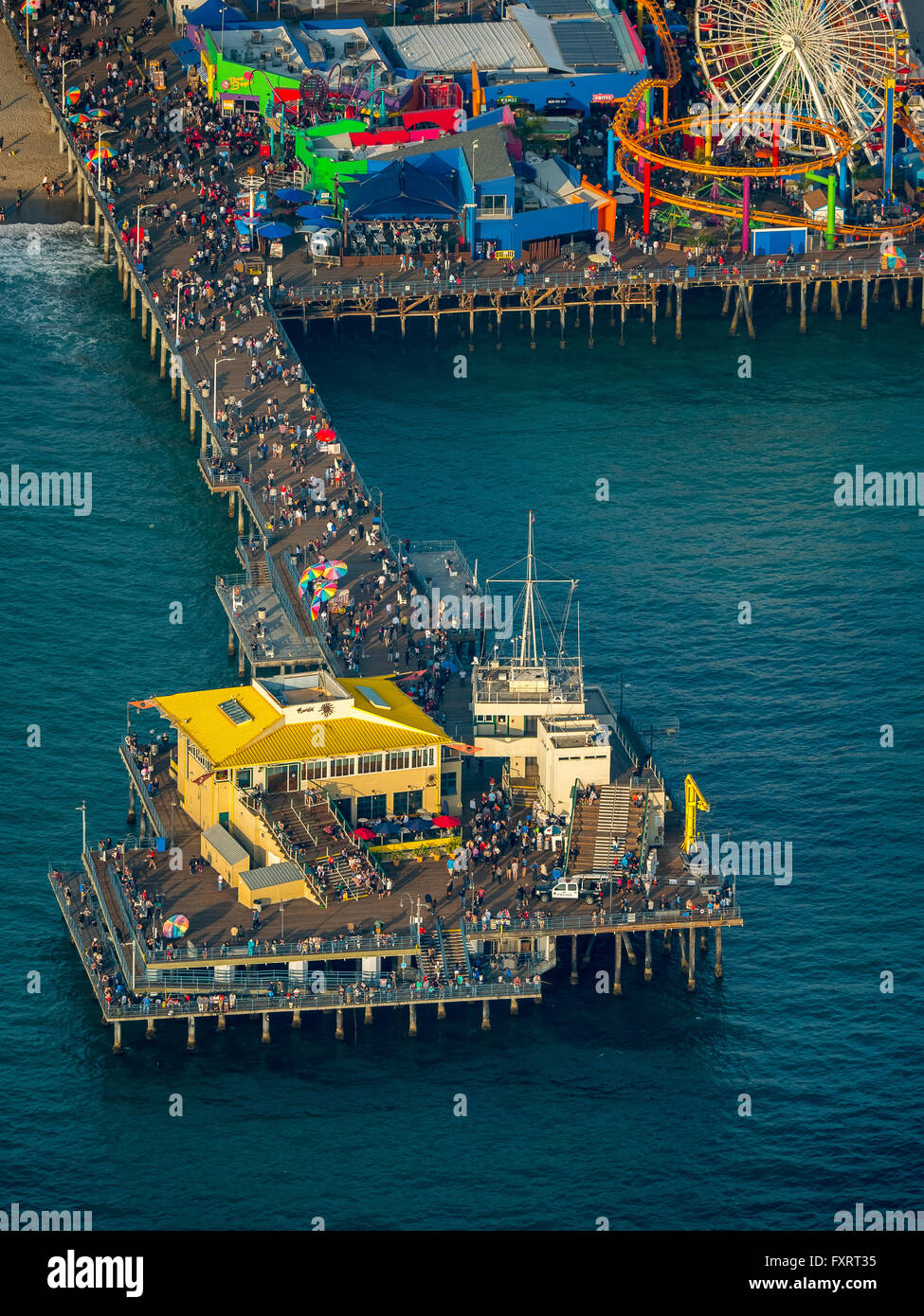 Vista aerea, l'Oceano Pacifico e sul molo di Santa Monica, Rollercoaster, ruota panoramica Ferris, Marina del Rey, Contea di Los Angeles, California, Stati Uniti d'America, Foto Stock