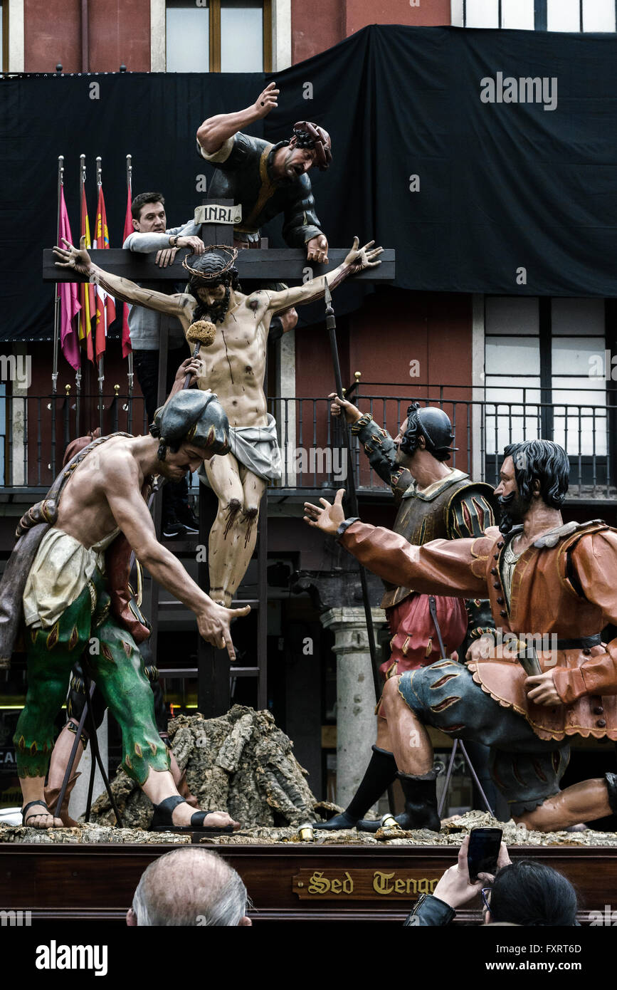 I preparativi per il sermone delle sette parole nella piazza principale di Valladolid. Pasqua, Castilla y Leon, Spagna Foto Stock