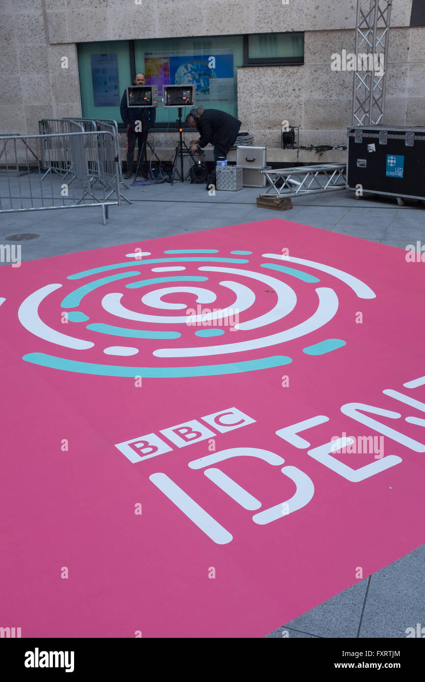 BBC logo di identità al Broadcasting House Foto Stock