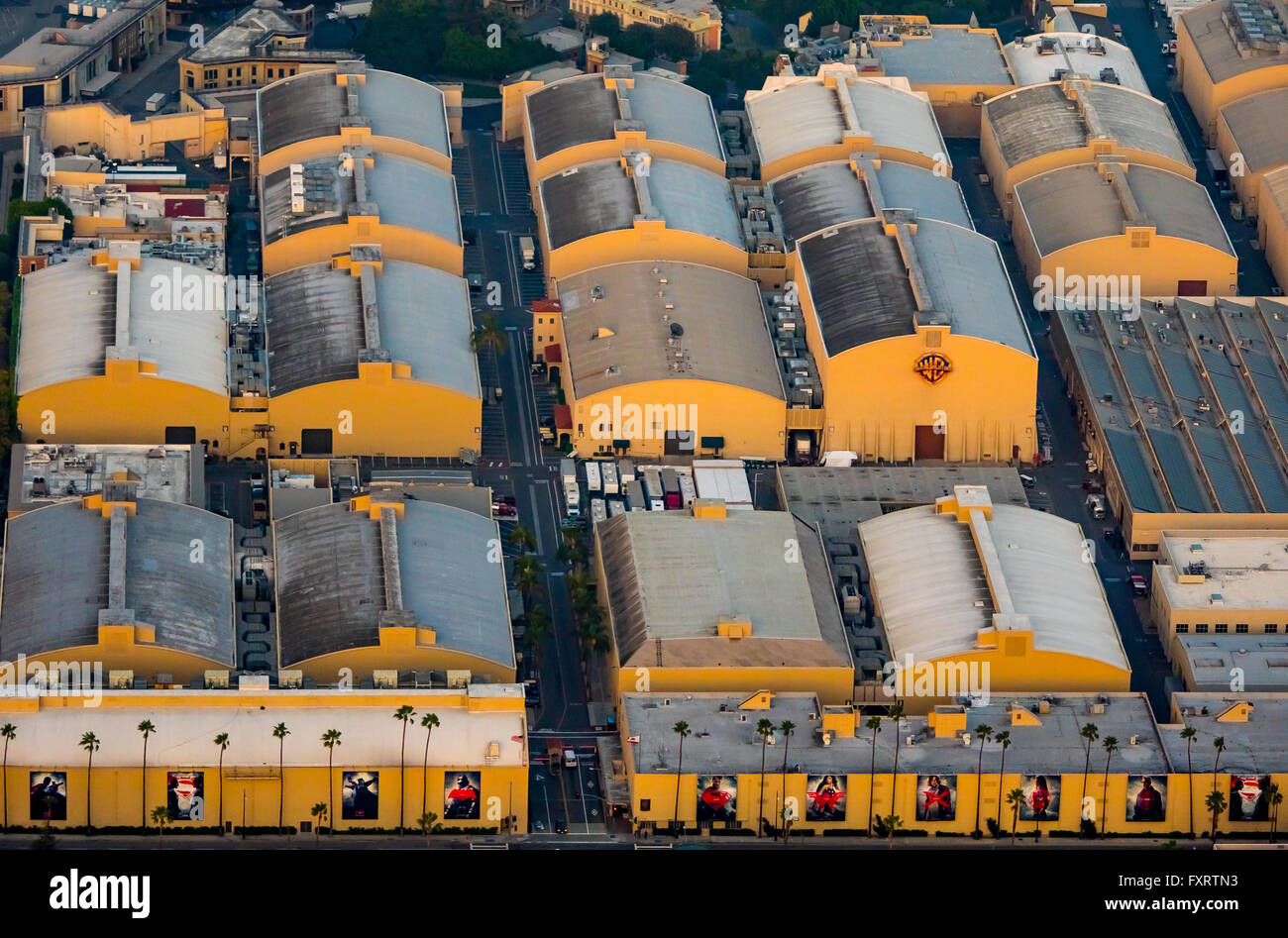 Vista aerea, Warner Bros Studios, Studio City, San Fernando Valley, Los Angeles, nella contea di Los Angeles, California, Stati Uniti d'America, Foto Stock