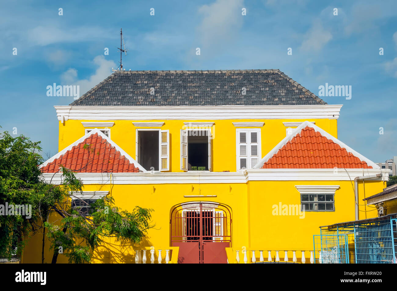 Colorata architettura olandese nello storico quartiere Scharloo Willemstad Curacao Foto Stock